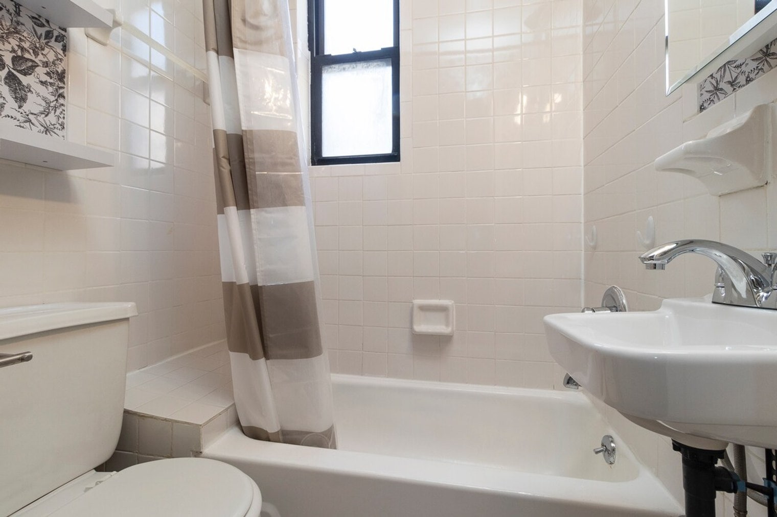 Building Photo - 319 E 95th St