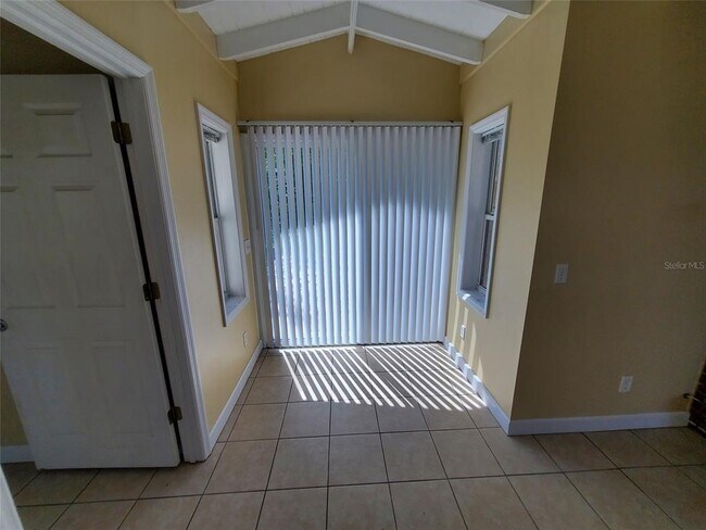 Building Photo - 37646 Hendley Ave