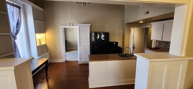 Building Photo - 403 14th St