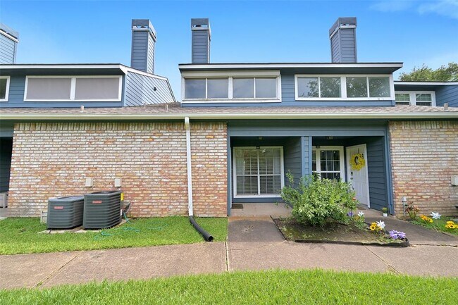 Building Photo - 2323 Fairwind Rd