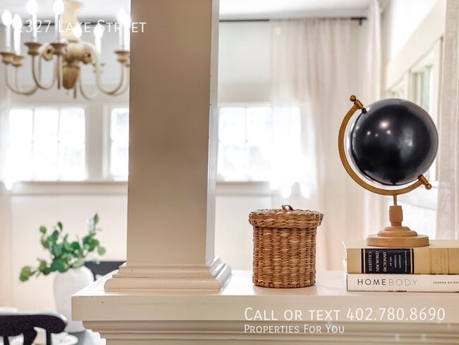 Building Photo - 1327 Lake St