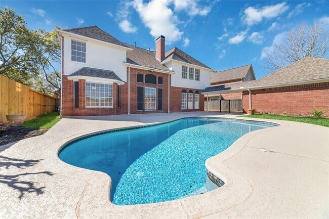 Building Photo - 2719 Oakland Dr