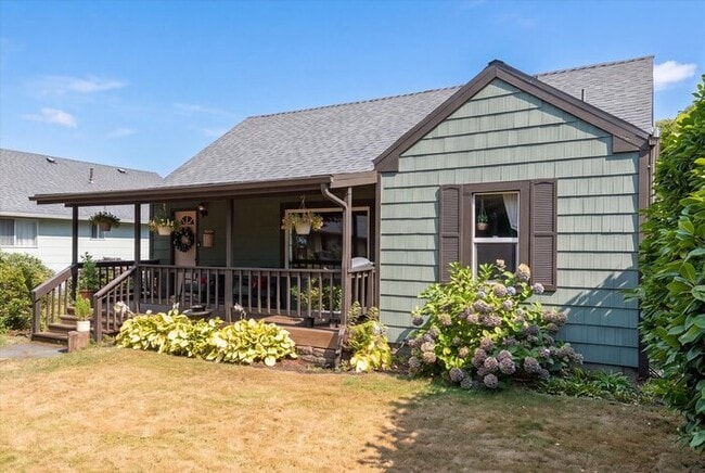 Building Photo - COME HOME TO THIS THREE BEDROOM CHARMER