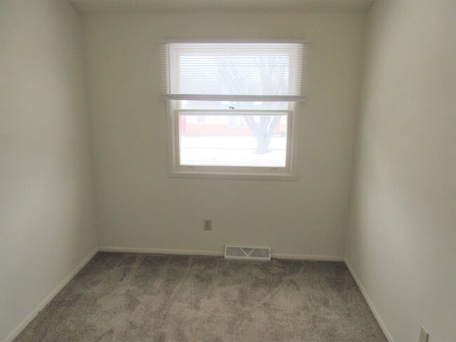 Building Photo - 432
