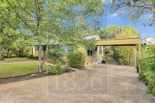 Building Photo - 1321 Bonham Terrace