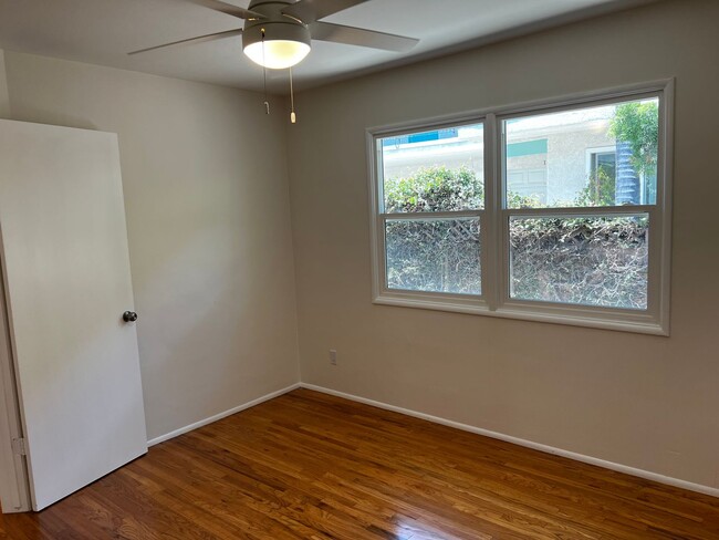 Building Photo - 2 Bedroom 1 Bath Completely Remodeled Apar...