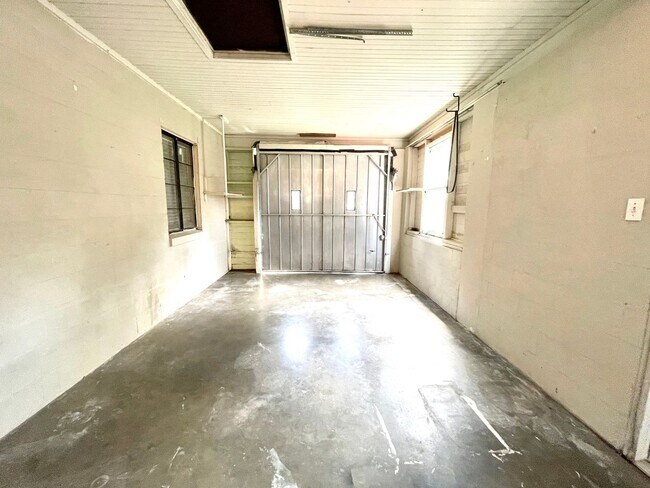 Building Photo - 1100 Aragon Ave