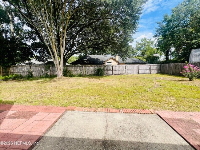 Building Photo - 8456 Bandera Cir W