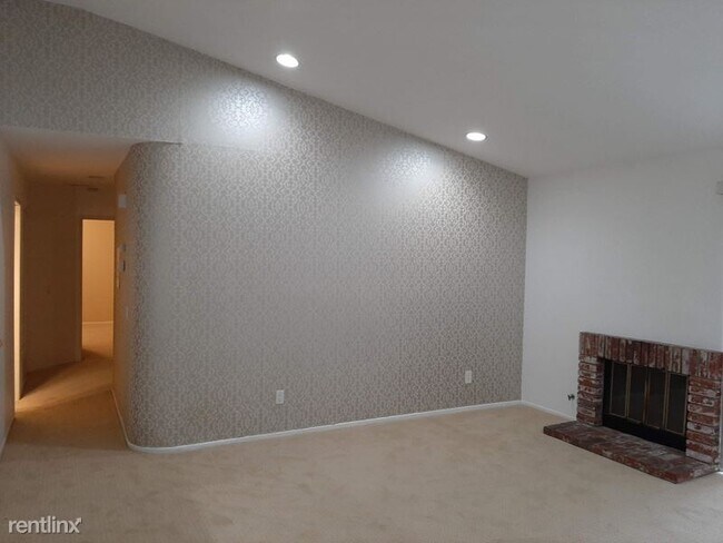 Building Photo - 9302 Twin Trails Dr