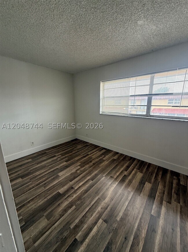 Building Photo - 6631 SW 41st Dr
