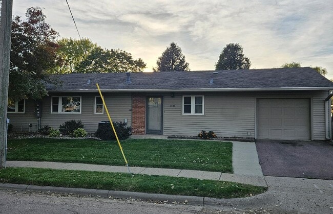 Primary Photo - 1460 Vandenburg Cir