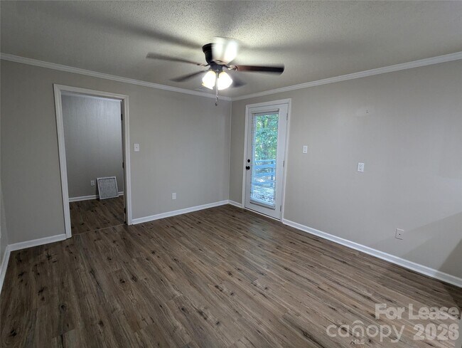 Building Photo - 3208 Charlotte Hwy
