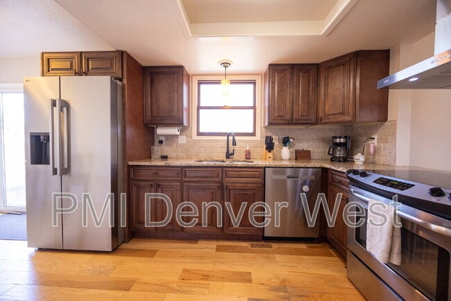 Building Photo - 16821 E Hialeah Ave