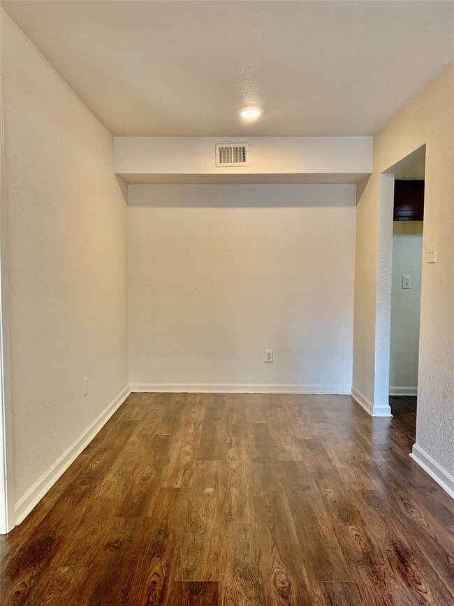 Building Photo - 8100 Creekbend Dr