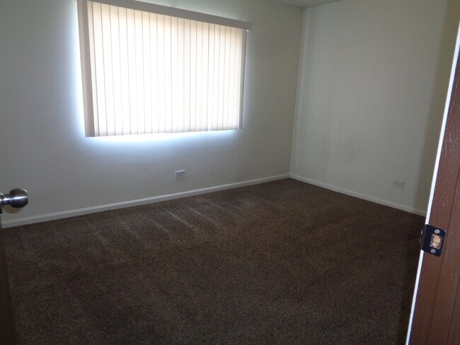 Building Photo - 14785 Lake View Dr