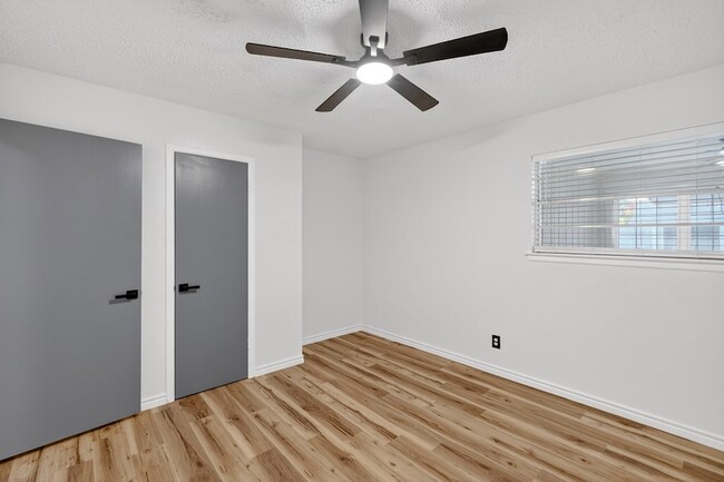 Building Photo - 2821 Metz Dr