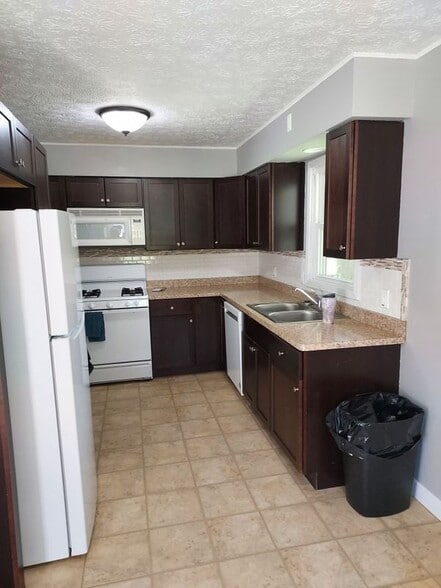 Building Photo - 267 Sunset Dr