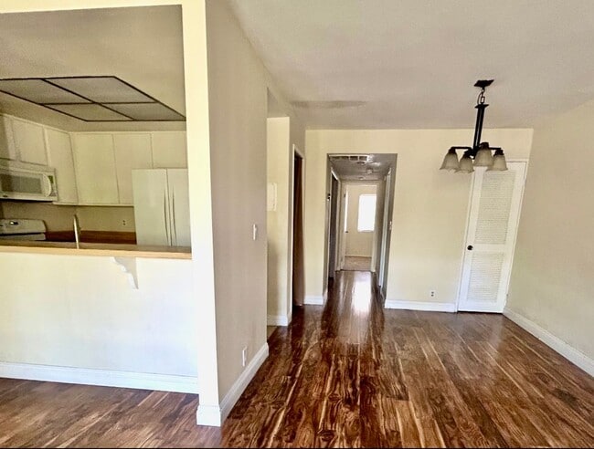 Building Photo - Great location! 2 bed 2 bath Simi Valley condo!