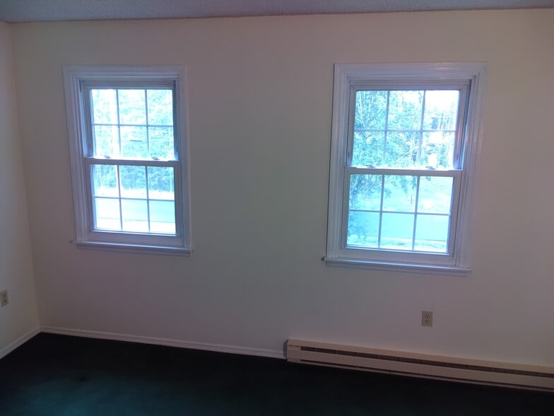 Building Photo - 86 Sandhill Rd