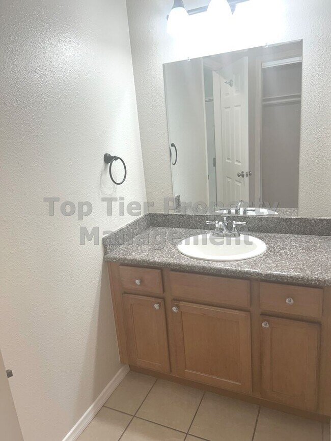 Building Photo - Spacious 2 Bed / 2 Bath Condo Near SDSU – ...