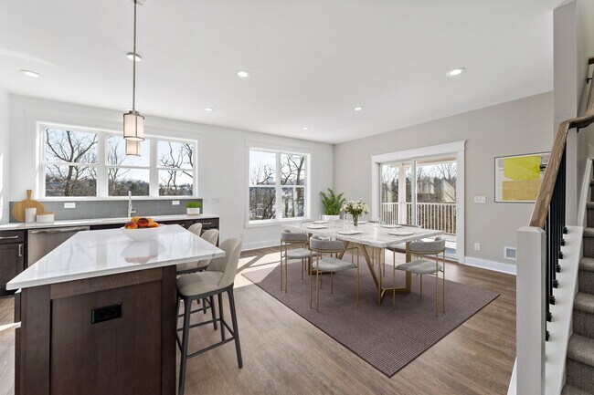 Building Photo - $1,000 MOVE-IN CREDIT!