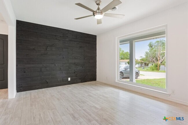 Building Photo - 1304 Metropolitan Dr