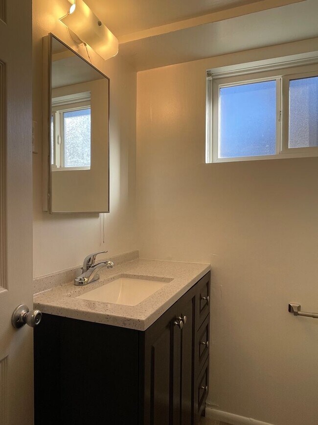 Building Photo - 5520 S 2050 W