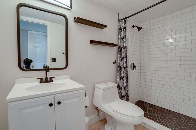 Building Photo - 633 Spring Oaks Blvd