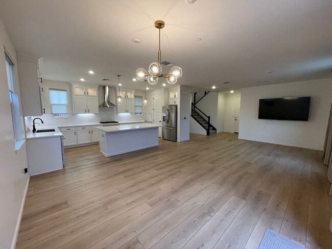 Building Photo - Beautiful new home with open floor plan av...
