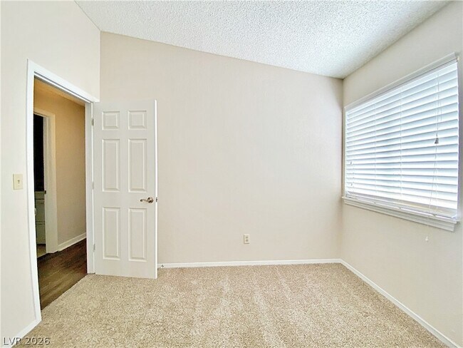 Building Photo - 704 Calahan Point Dr