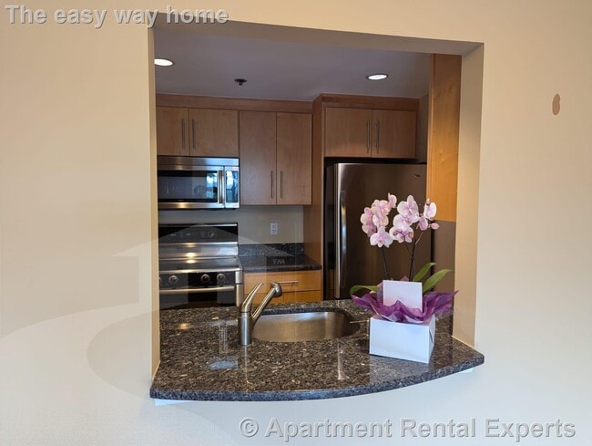 Building Photo - 931 Massachusetts Ave