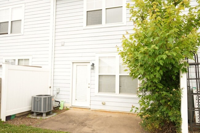 Building Photo - 306 Marquette Ct