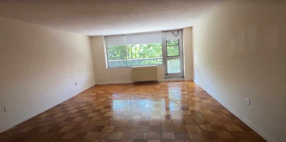 Building Photo - 16 Monmouth Ct