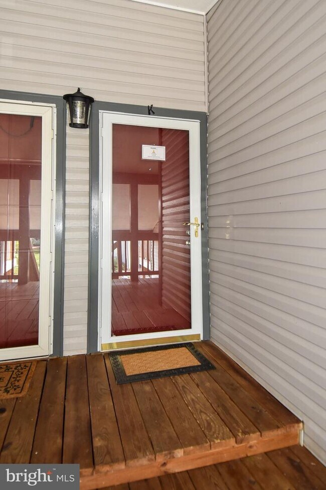 Building Photo - 6905 Victoria Dr