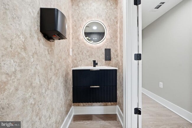 Building Photo - 6314 Barrs Ln