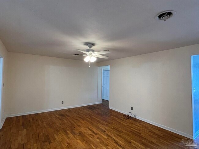 Building Photo - 5425 Westwood Dr