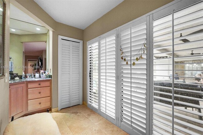 Building Photo - 6975 Bianchini Cir