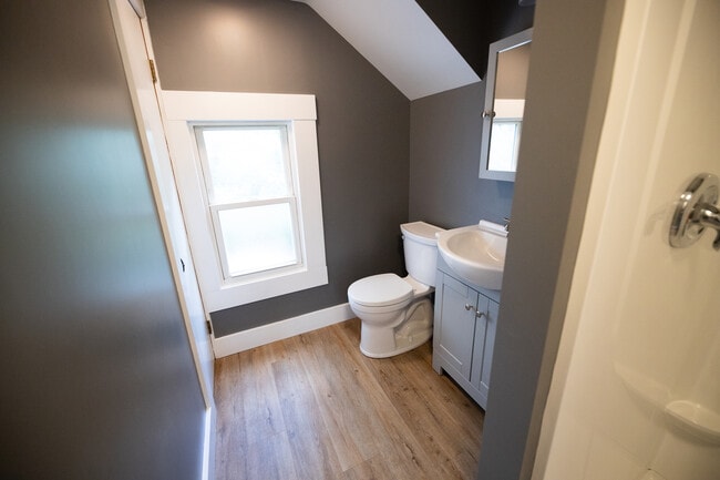 Building Photo - 214 Duffern Dr