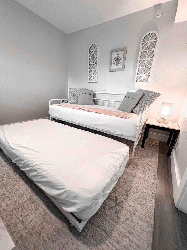 Building Photo - 1112 Morgan Ave