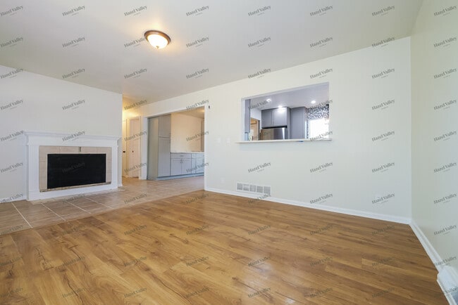 Building Photo - 8955 E 84 St