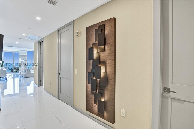 Building Photo - 1100 Biscayne Blvd