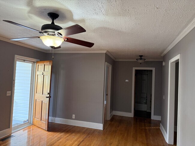 Building Photo - West Columbia