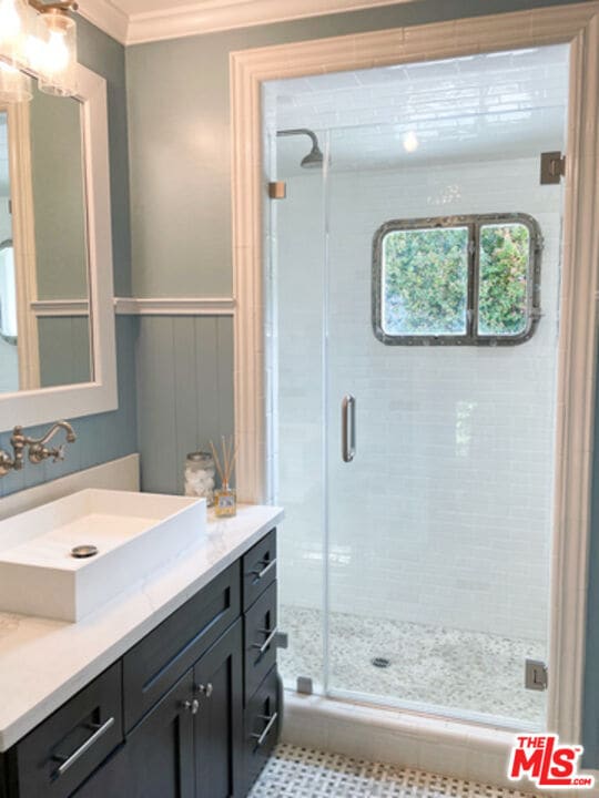 Building Photo - 934 S Dunsmuir Ave