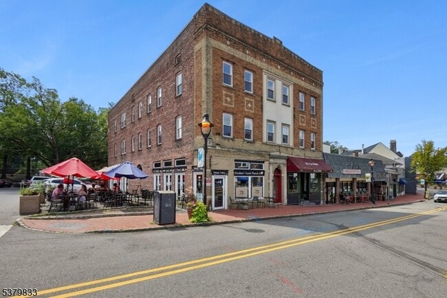 Primary Photo - 166 Maplewood Ave