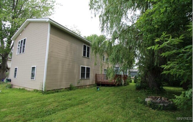Building Photo - 21 Maple St