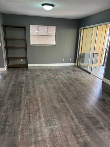 Building Photo - 120 Hibiscus Woods Ct