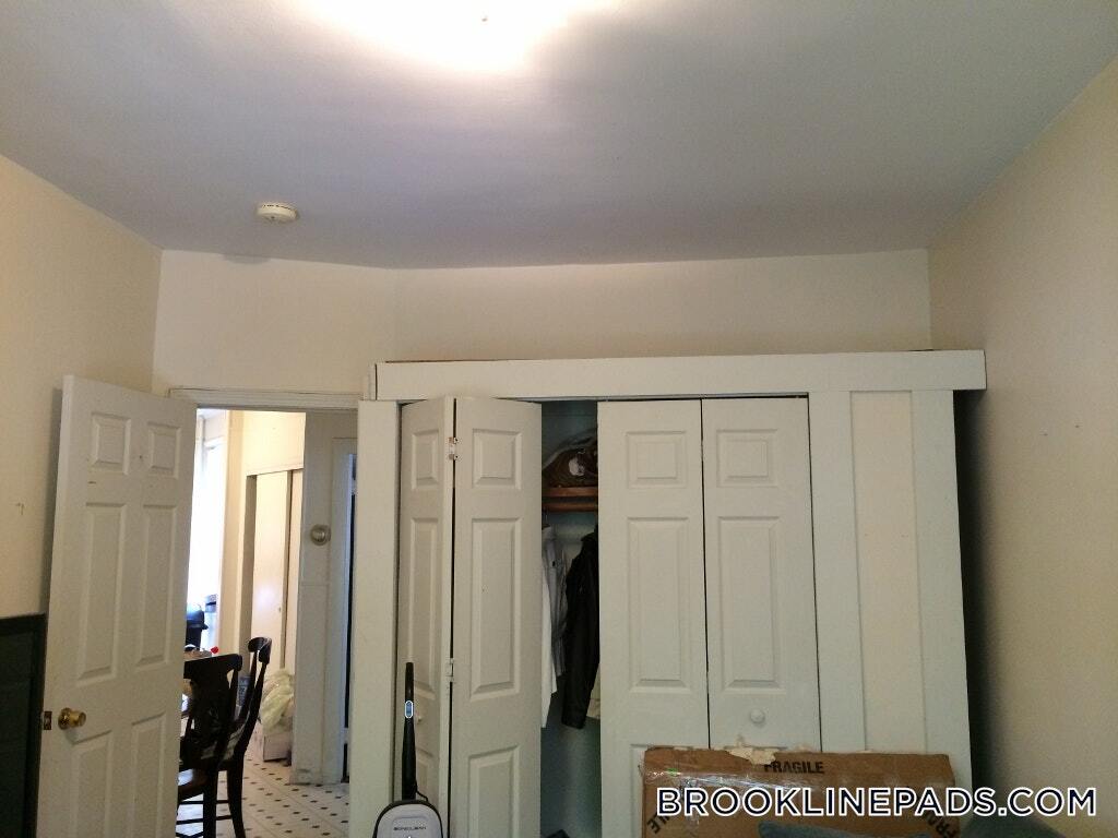 Building Photo - 208 Winthrop Rd