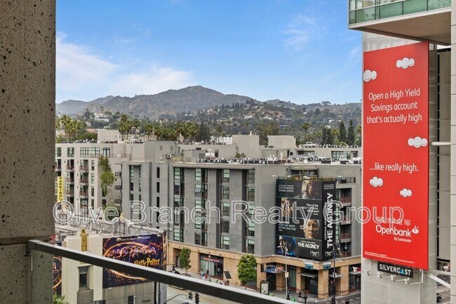 Building Photo - 6250 Hollywood Blvd