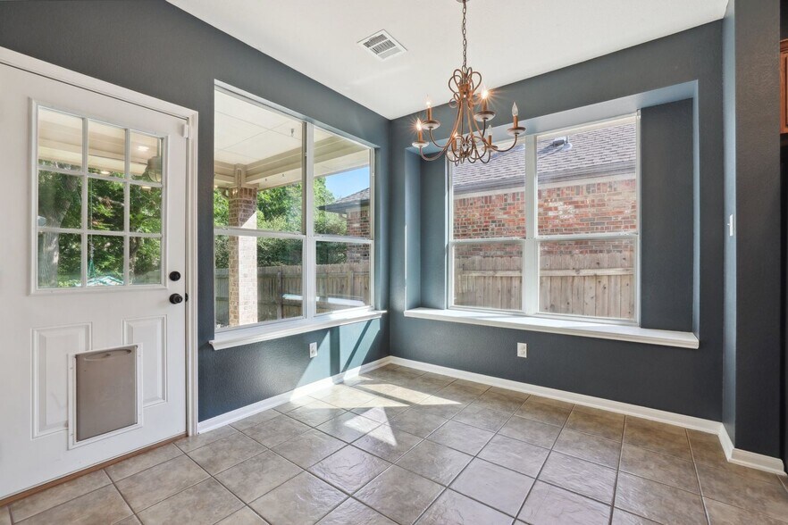 Building Photo - 3700 Harvey Penick Dr