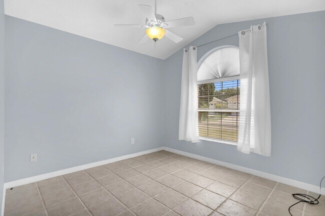 Building Photo - 2340 Commodores Club Blvd